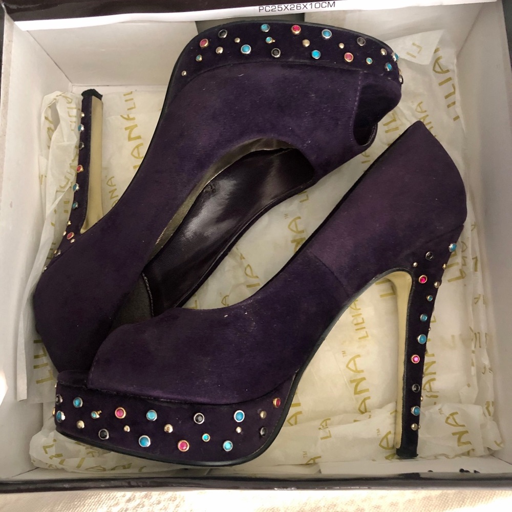 Open toe platform pumps